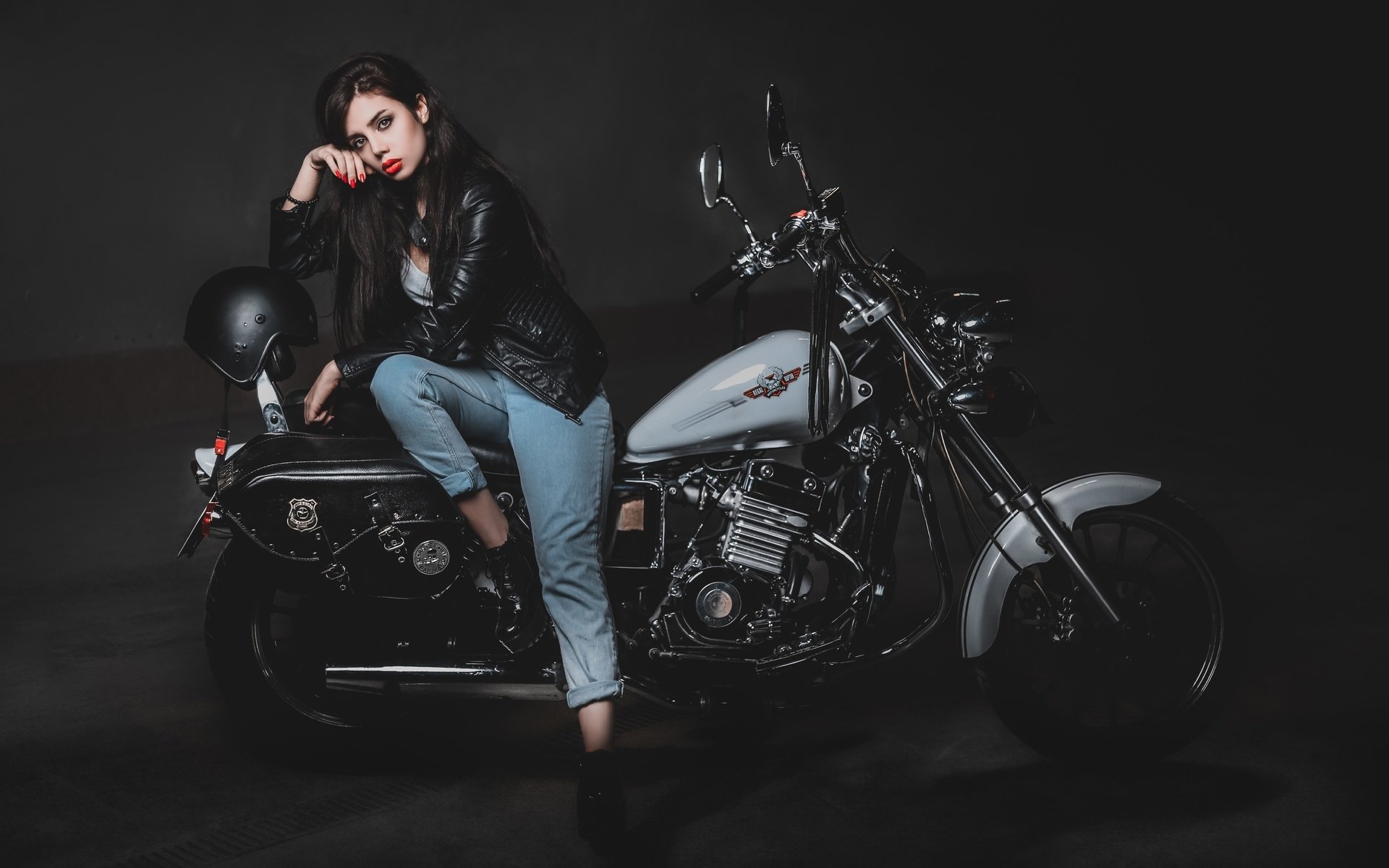 Biker girls: style and drive in Zhanjiang