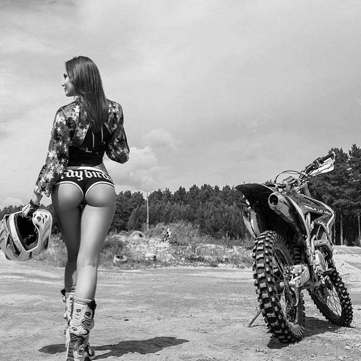 Beautiful girls and motorcycles in Zhanjiang