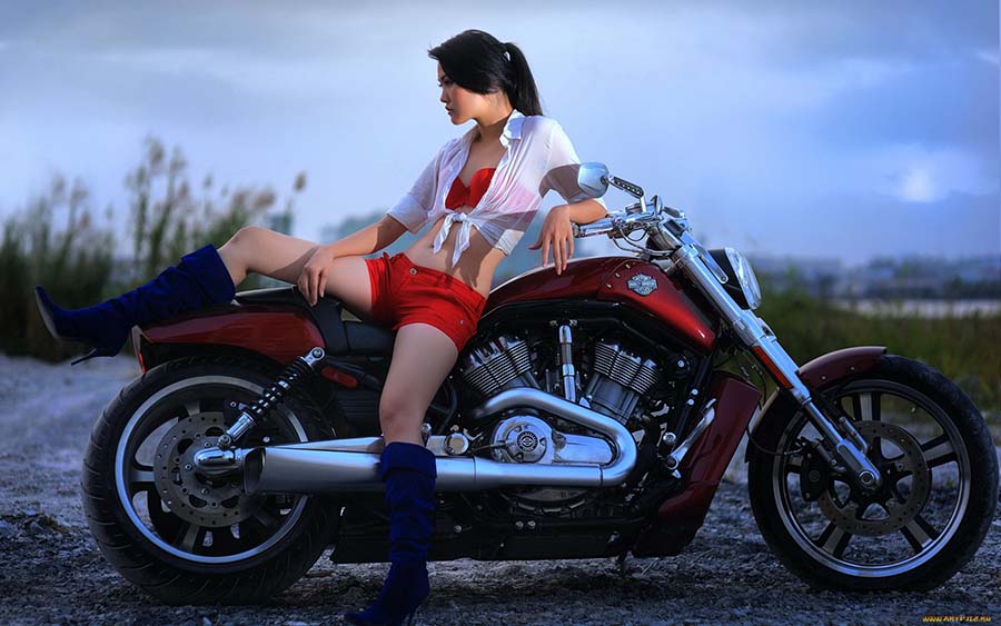 Beautiful girls and motorcycles in Zhanjiang
