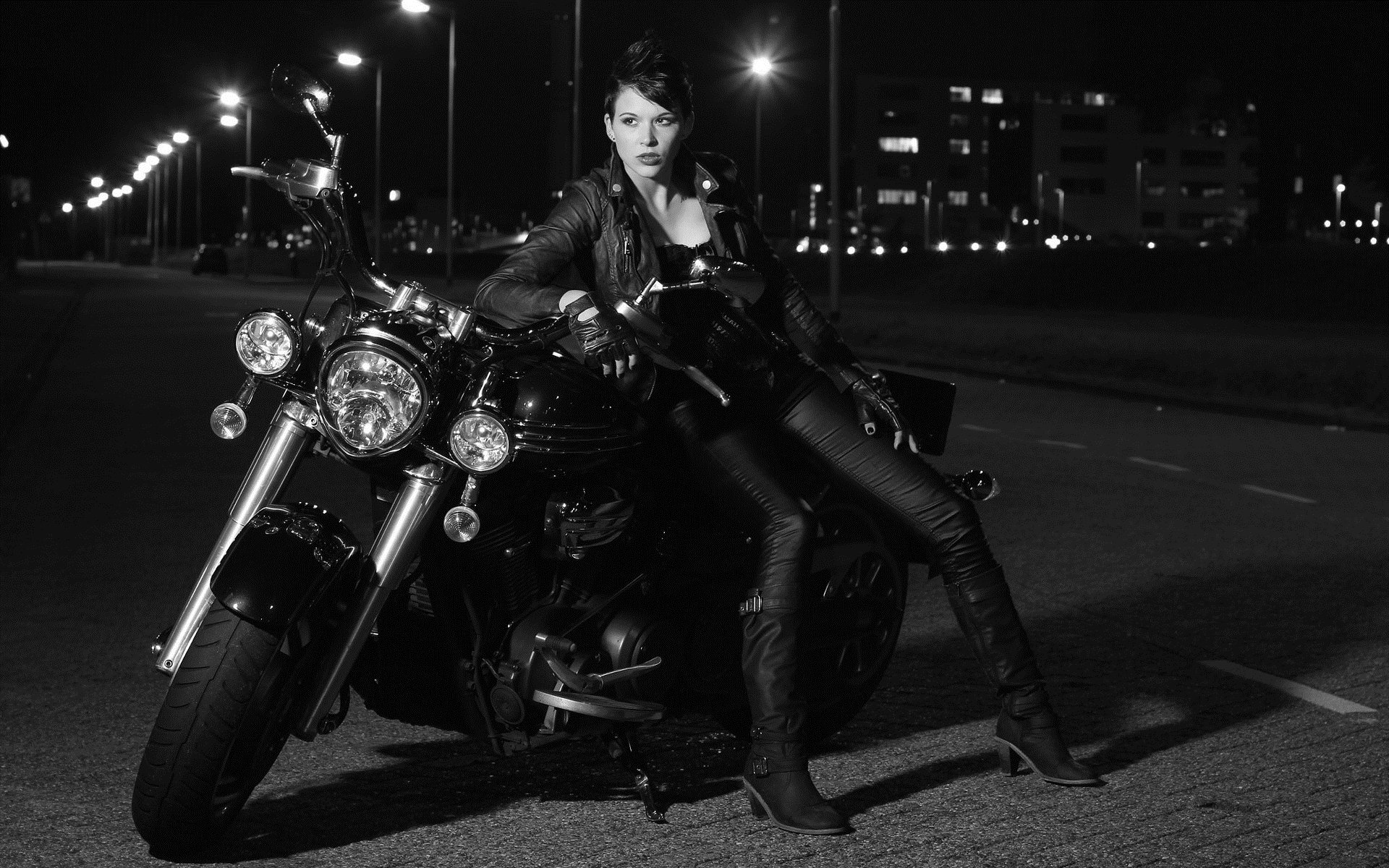 Photo Beautiful girls and motorcycles in Zhanjiang