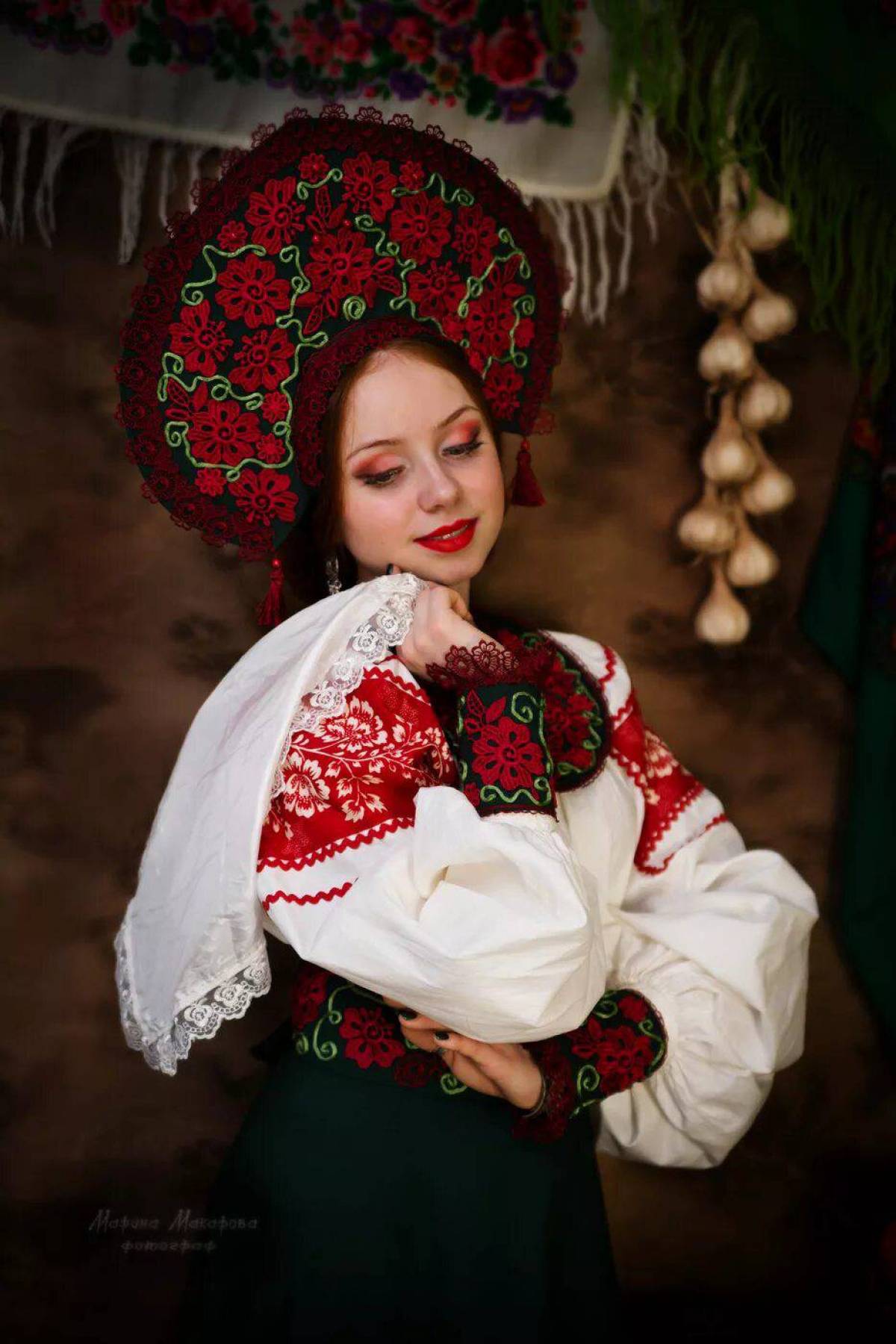 Women in Slavic costumes underwear in Zhanjiang