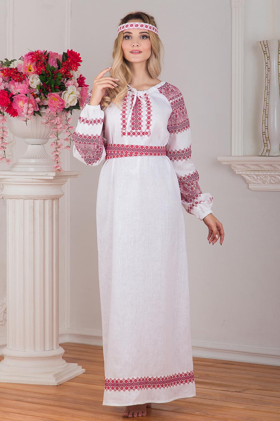 Women in Slavic costumes in Zhanjiang