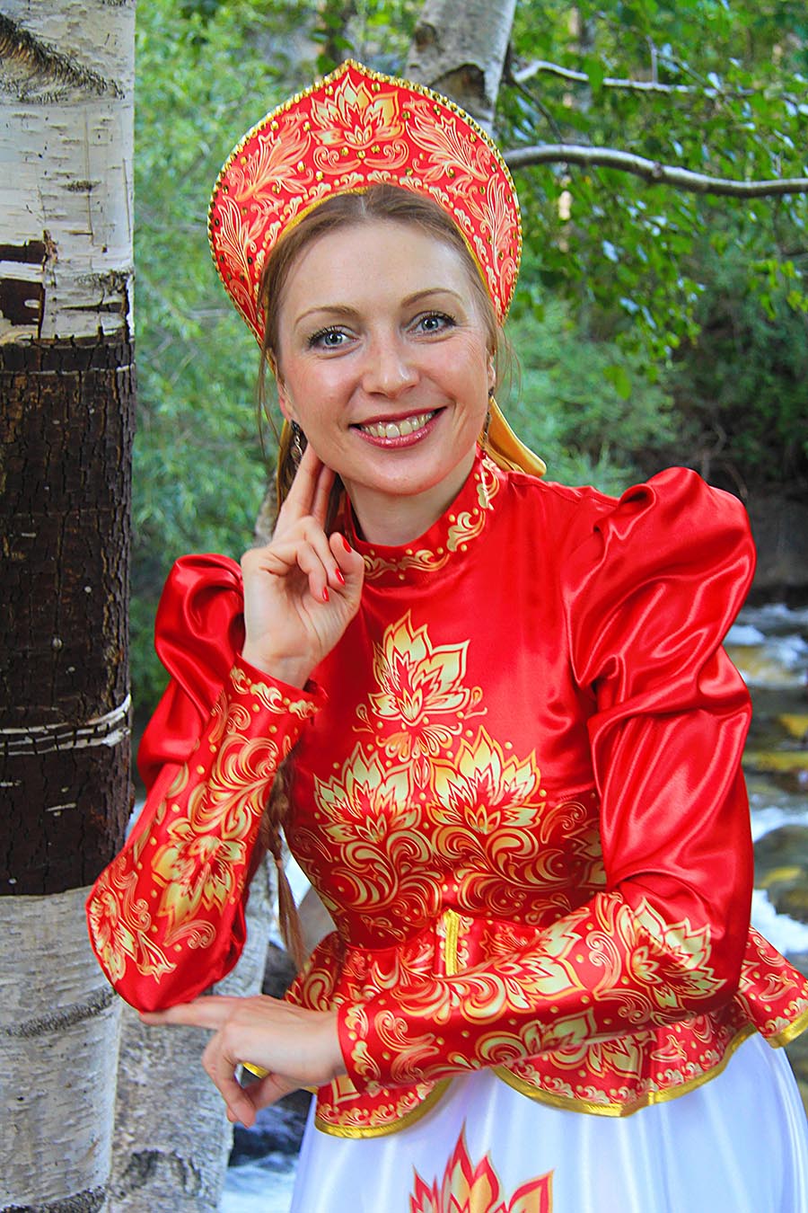 Women in Slavic costumes in Zhanjiang