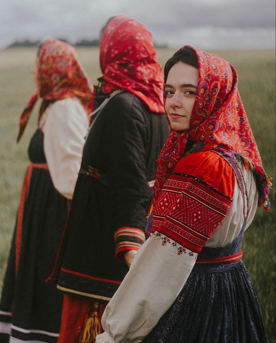 Women in Slavic costumes in Zhanjiang