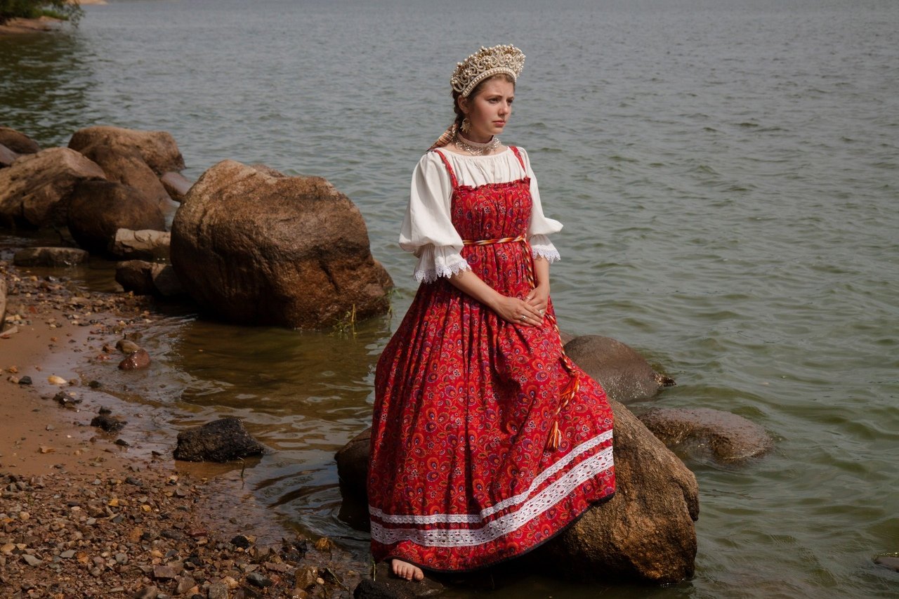 Women in Slavic costumes in Zhanjiang