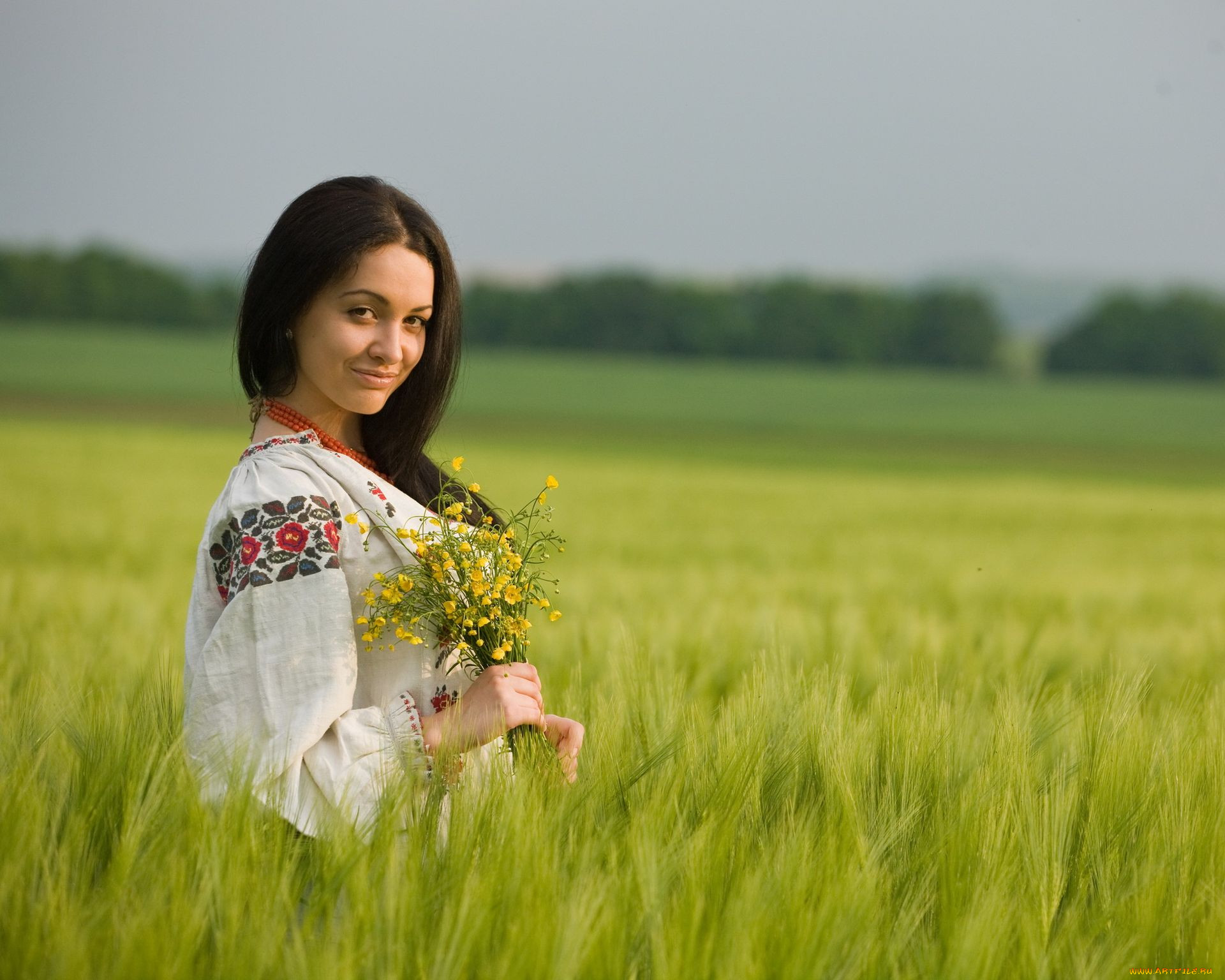 Women in Slavic costumes in Zhanjiang