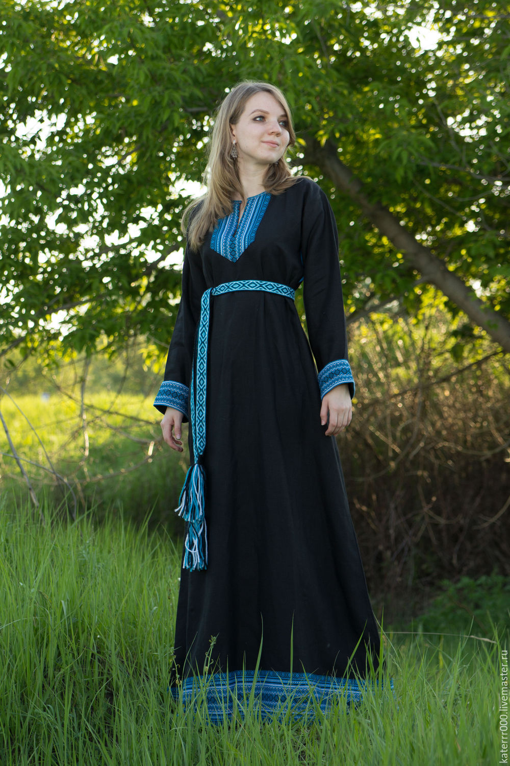 Women in Slavic costumes in Zhanjiang