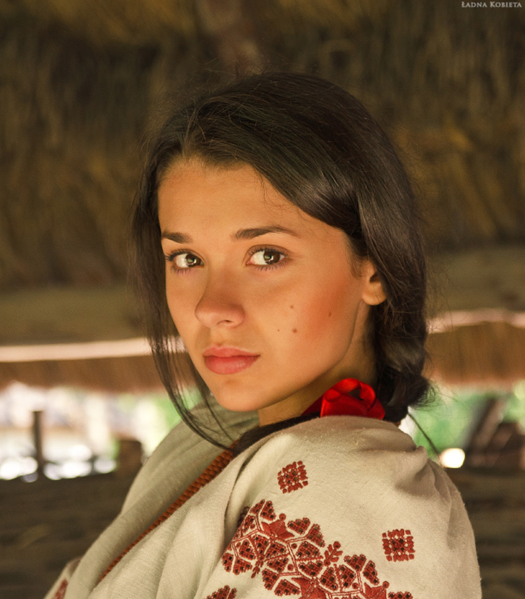 Girls in Slavic costumes in Zhanjiang