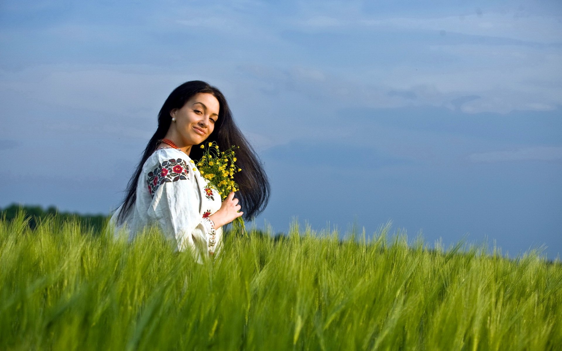 Girls in Slavic costumes in Zhanjiang