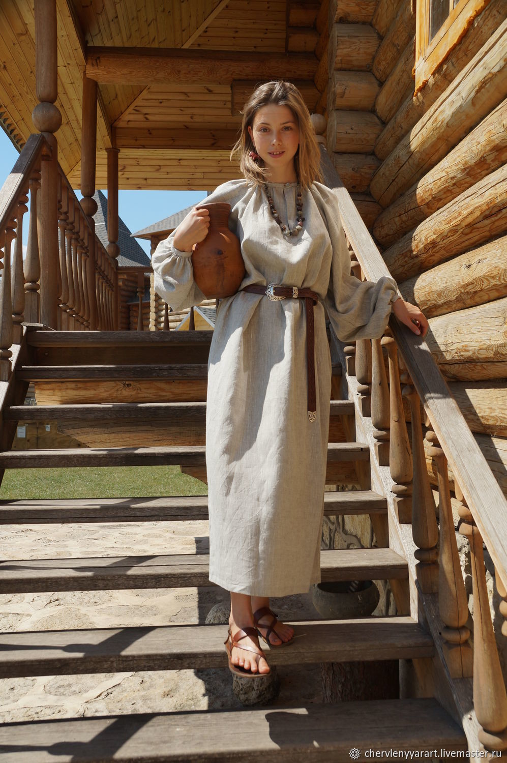 Girls in Slavic costumes in Zhanjiang