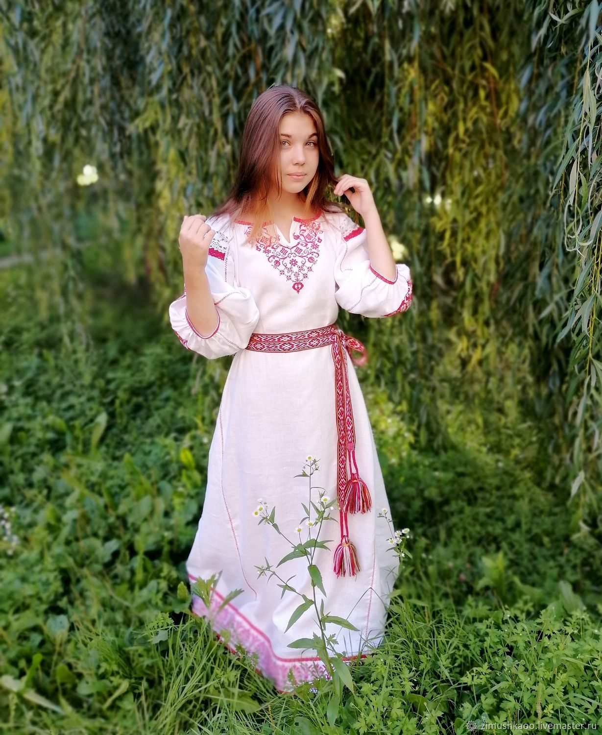 Girl Girls in Slavic costumes in Zhanjiang
