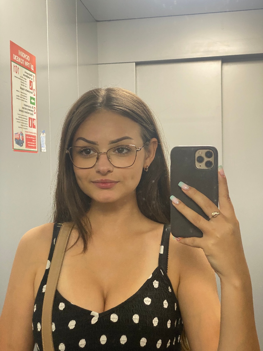 Sexy model Stacy in Zhanjiang